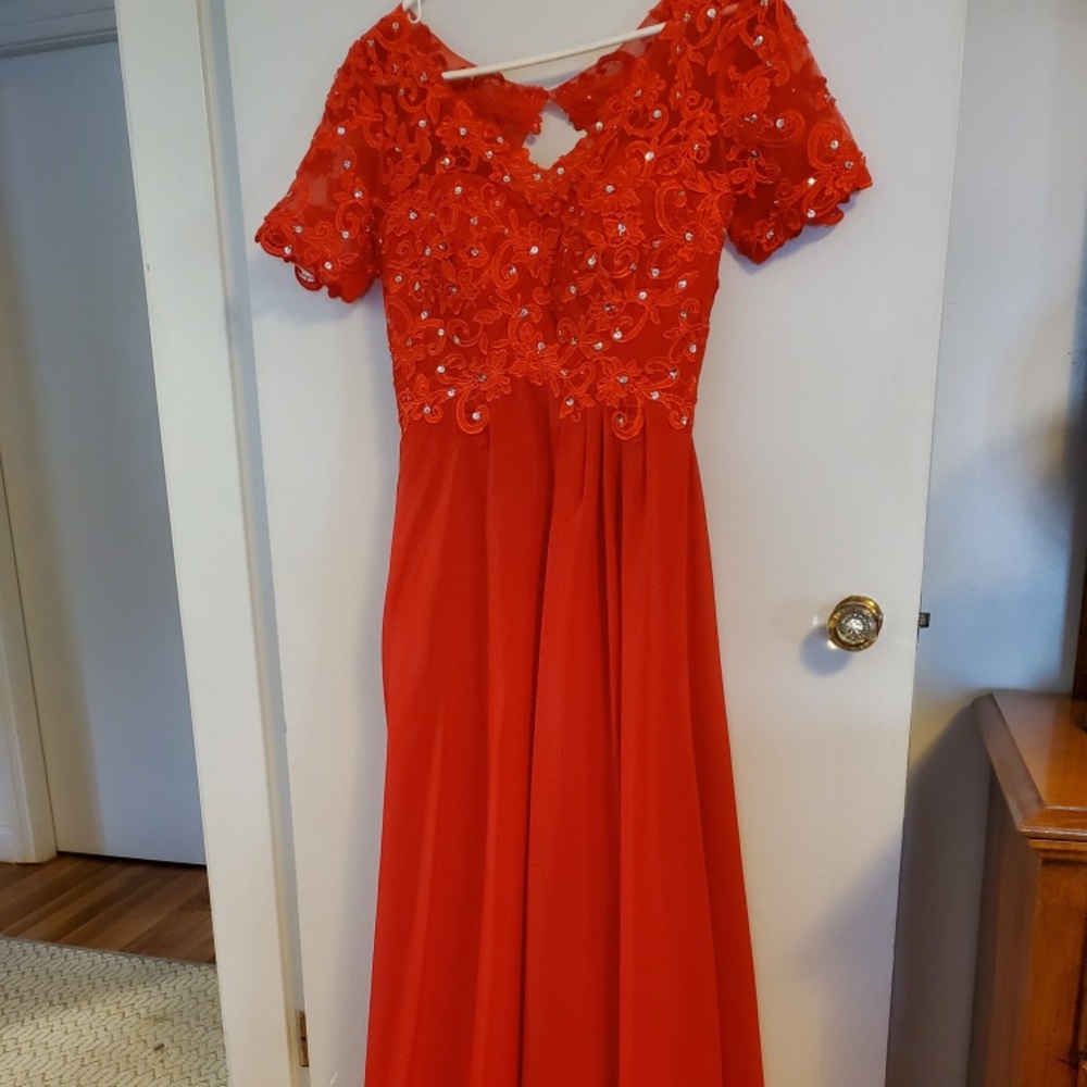 Women’s Red Formal Dress Prom Wedding Size 6 NWOT